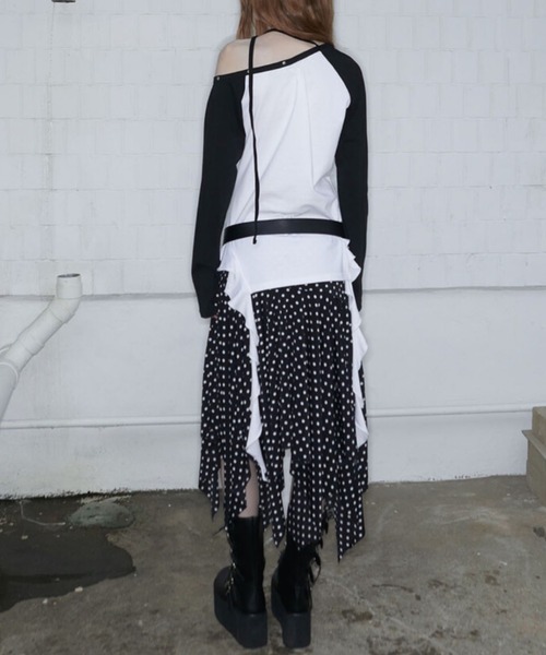 NOT KNOWING（ノットノーイング）の「【NOT KNOWING】One Shoulder Raglan Ruffle Top / 【ノットノーイング】ワンショルダーラグランラッフル長袖Tシャツ（Tシャツ/カットソー・レディース・ホワイト×ブラック・ONE SIZE）」の8枚目の写真