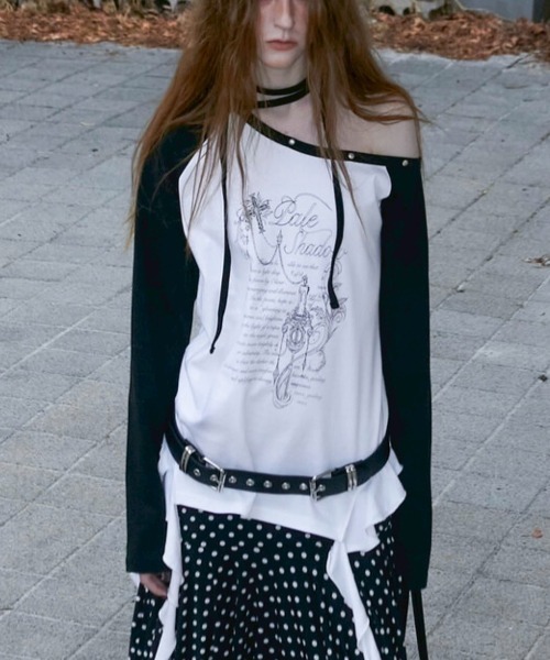 NOT KNOWING（ノットノーイング）の「【NOT KNOWING】One Shoulder Raglan Ruffle Top / 【ノットノーイング】ワンショルダーラグランラッフル長袖Tシャツ（Tシャツ/カットソー・レディース・ホワイト×ブラック・ONE SIZE）」の10枚目の写真