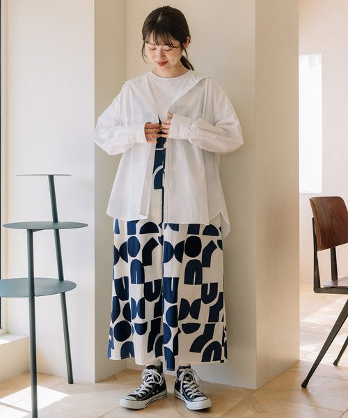 POU DOU DOU(プードゥドゥ)の「アートプリントVネックワンピース(ワンピース・レディース・ダークグレー/ブルー・M)」の9枚目の写真