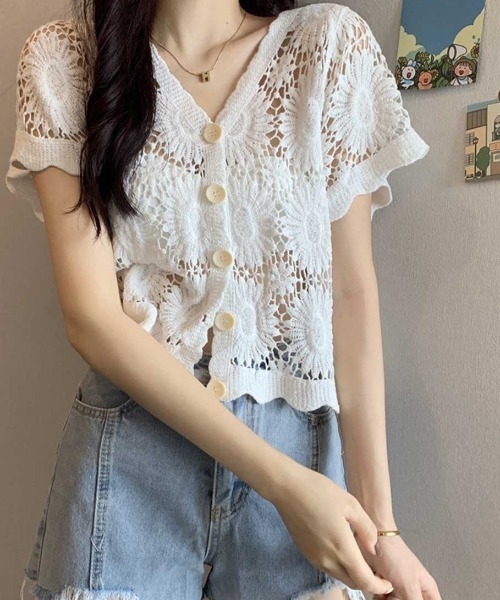 maison de LATIR（メゾンドラティール）の「夏服に映える透け感フラワーレースの半袖Vネックショート丈カーディガントップス（カーディガン/ボレロ・レディース・ホワイト/クリーム・FREE）」の9枚目の写真