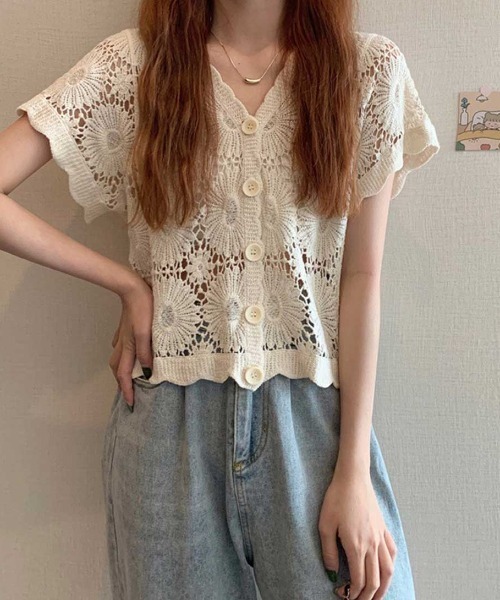 maison de LATIR（メゾンドラティール）の「夏服に映える透け感フラワーレースの半袖Vネックショート丈カーディガントップス（カーディガン/ボレロ・レディース・ホワイト/クリーム・FREE）」の6枚目の写真