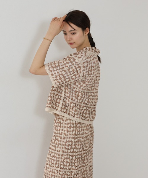 J by blue(ジェイバイブルー)の「クロシェニットカーディガン(カーディガン/ボレロ・レディース・ベージュ系/ブラック系/ベージュ・MEDIUM)」の5枚目の写真