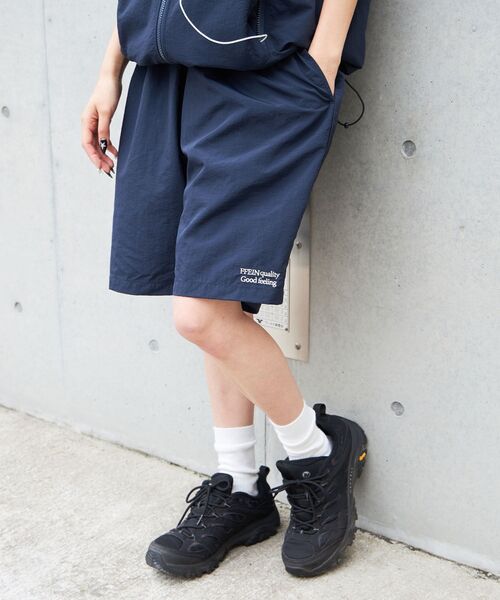 FFEIN（フェイン）の「【FFEIN(フェイン)】ワンポイント刺繍ナイロンショートパンツ / ショーツ 短パン 刺繍 シンプル パンツ（その他パンツ・メンズ・ブラック/チャコール/ネイビー・SMALL/MEDIUM/LARGE）」の3枚目の写真