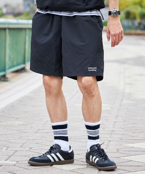 FFEIN（フェイン）の「【FFEIN(フェイン)】ワンポイント刺繍ナイロンショートパンツ / ショーツ 短パン 刺繍 シンプル パンツ（その他パンツ・メンズ・ブラック/チャコール/ネイビー・SMALL/MEDIUM/LARGE）」の2枚目の写真