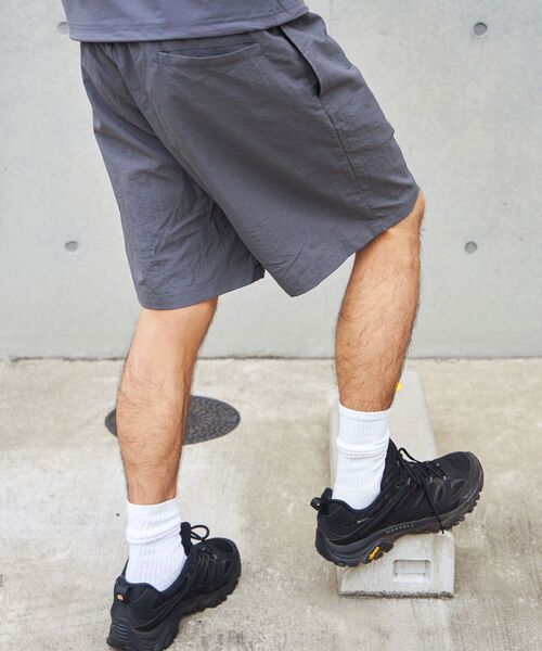 FFEIN（フェイン）の「【FFEIN(フェイン)】ワンポイント刺繍ナイロンショートパンツ / ショーツ 短パン 刺繍 シンプル パンツ（その他パンツ・メンズ・ブラック/チャコール/ネイビー・SMALL/MEDIUM/LARGE）」の14枚目の写真