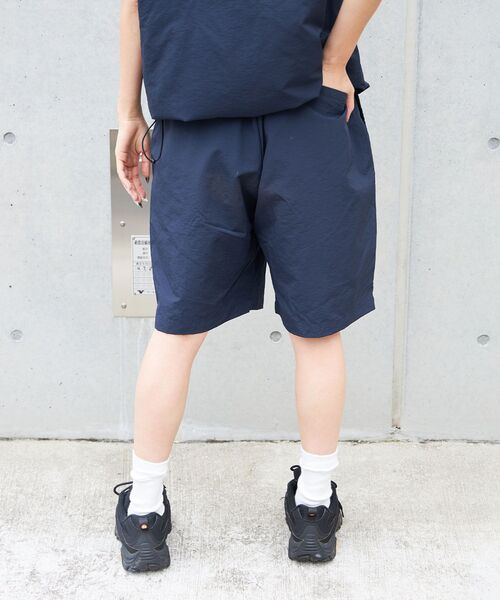 FFEIN（フェイン）の「【FFEIN(フェイン)】ワンポイント刺繍ナイロンショートパンツ / ショーツ 短パン 刺繍 シンプル パンツ（その他パンツ・メンズ・ブラック/チャコール/ネイビー・SMALL/MEDIUM/LARGE）」の20枚目の写真