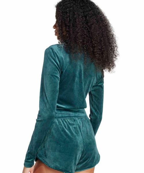 adidas（アディダス）の「adidas Essentials Velvet Fitted Track Top / アディダス エッセンシャルズ ベルベット フィッティド トラックトップ（ジャージ・レディース・グリーン・L/M/S）」の9枚目の写真