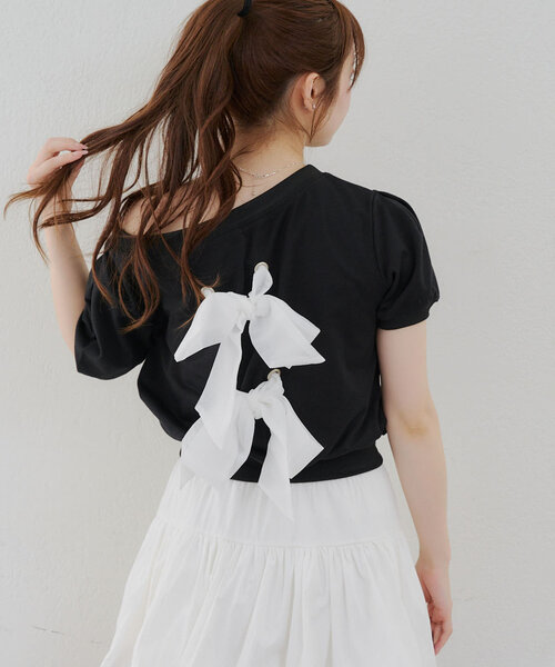 continuer de NICE CLAUP(コンティニューデナイスクラップ)の「バックリボンオフショルプルオーバー(Tシャツ/カットソー・レディース・オートミール/オフホワイト/ブラック・FREE)」の2枚目の写真