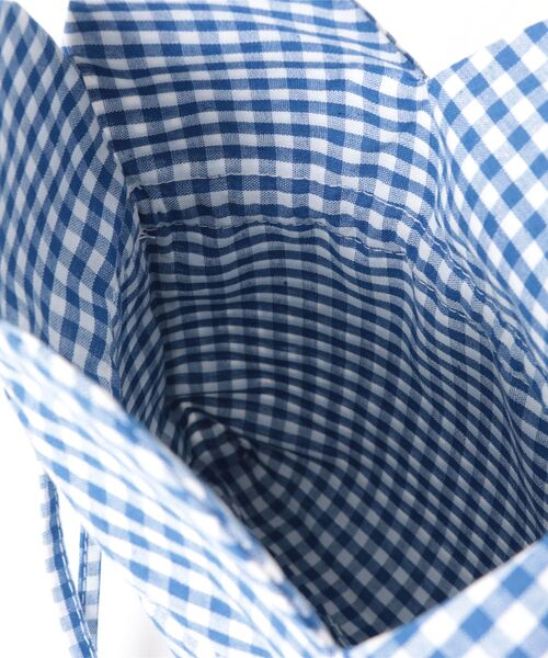 Mayree（メイリー）の「【urge select】ギンガムチェック フラワーモチーフ ショルダーバッグ(バッチ付き)（ショルダーバッグ・レディース・ブルー/レッド・FREE）」の6枚目の写真