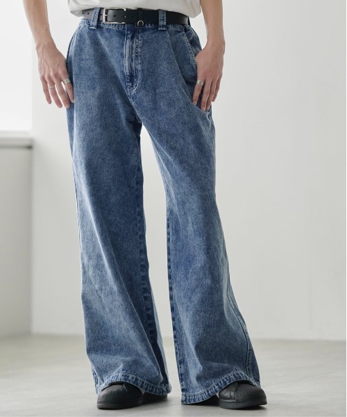 WEGO（ウィゴー）の「WEGO/ローライズバギーフレアデニムパンツ（デニムパンツ・メンズ・スカイブルー/ブラック系3/コバルトブルー・SMALL/MEDIUM/LARGE）」の3枚目の写真