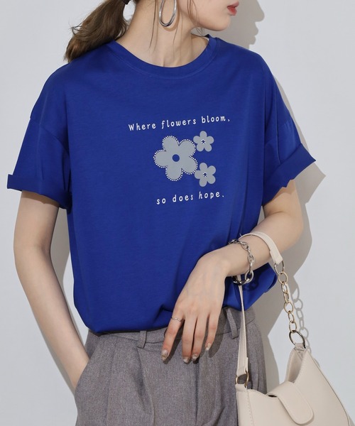 BRODIAEA(ブローディア)の「BRODIAEA フラワープリント半袖Tシャツ(Tシャツ/カットソー・レディース・オフホワイト/ネイビー/ロイヤルブルー/コーラル・40)」の3枚目の写真