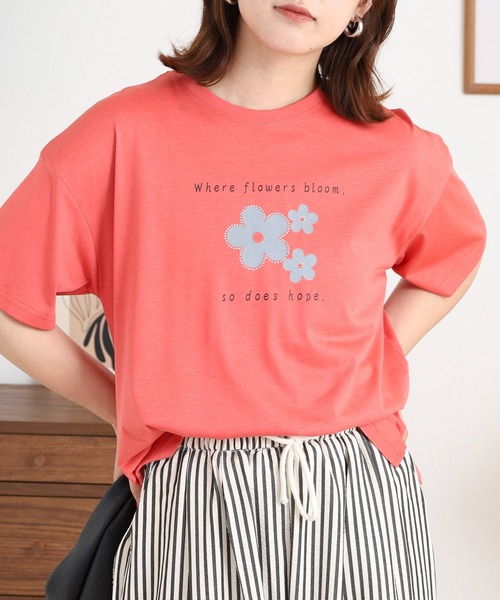 BRODIAEA(ブローディア)の「BRODIAEA フラワープリント半袖Tシャツ(Tシャツ/カットソー・レディース・オフホワイト/ネイビー/ロイヤルブルー/コーラル・40)」の4枚目の写真