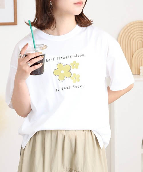 BRODIAEA(ブローディア)の「BRODIAEA フラワープリント半袖Tシャツ(Tシャツ/カットソー・レディース・オフホワイト/ネイビー/ロイヤルブルー/コーラル・40)」の5枚目の写真