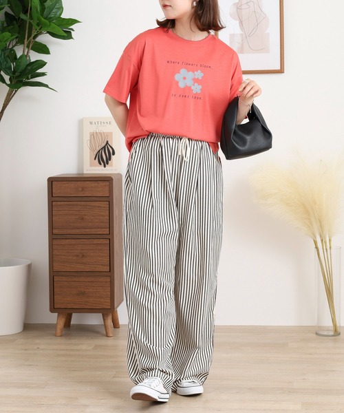 BRODIAEA(ブローディア)の「BRODIAEA フラワープリント半袖Tシャツ(Tシャツ/カットソー・レディース・オフホワイト/ネイビー/ロイヤルブルー/コーラル・40)」の20枚目の写真