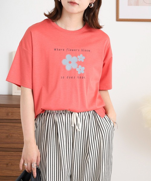BRODIAEA(ブローディア)の「BRODIAEA フラワープリント半袖Tシャツ(Tシャツ/カットソー・レディース・オフホワイト/ネイビー/ロイヤルブルー/コーラル・40)」の19枚目の写真