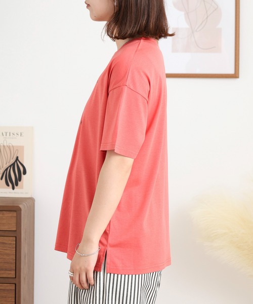 BRODIAEA(ブローディア)の「BRODIAEA フラワープリント半袖Tシャツ(Tシャツ/カットソー・レディース・オフホワイト/ネイビー/ロイヤルブルー/コーラル・40)」の22枚目の写真