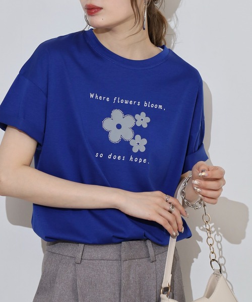 BRODIAEA(ブローディア)の「BRODIAEA フラワープリント半袖Tシャツ(Tシャツ/カットソー・レディース・オフホワイト/ネイビー/ロイヤルブルー/コーラル・40)」の15枚目の写真