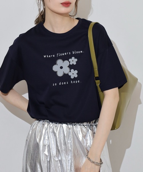 BRODIAEA(ブローディア)の「BRODIAEA フラワープリント半袖Tシャツ(Tシャツ/カットソー・レディース・オフホワイト/ネイビー/ロイヤルブルー/コーラル・40)」の10枚目の写真