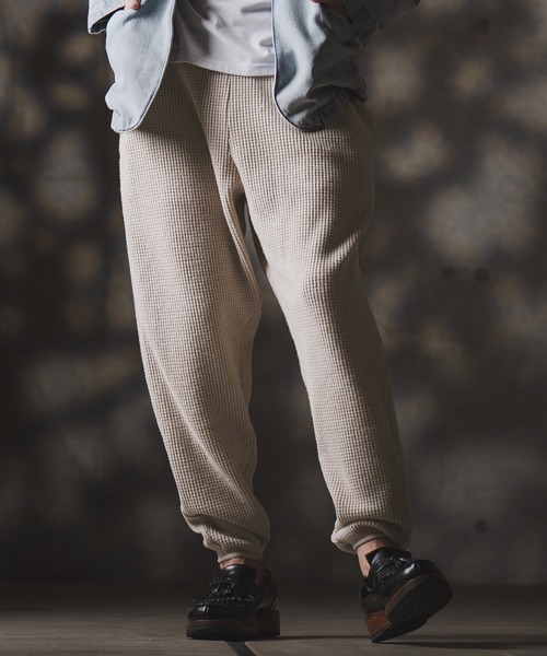 GLIMCLAP(グリムクラップ)の「mp13872-Relax & Slim-fit joggers-Soft brushed waffle fabric- ジョガーパンツ(その他パンツ・メンズ・キナリ/ダークベージュ/ブラック・S/M/L)」の5枚目の写真