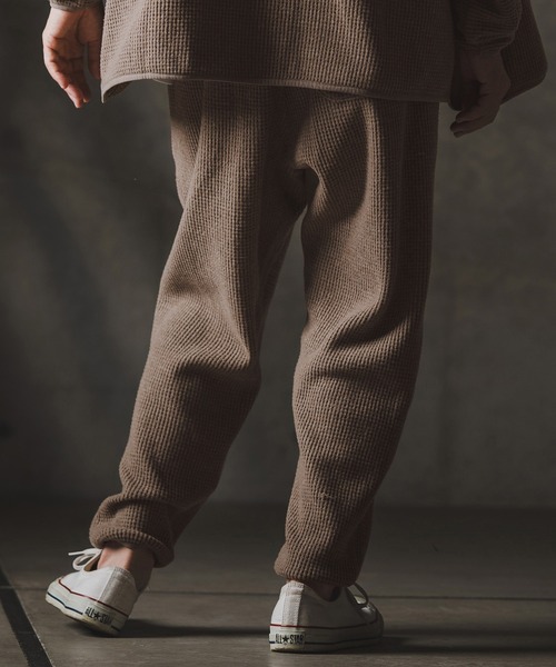 GLIMCLAP(グリムクラップ)の「mp13872-Relax & Slim-fit joggers-Soft brushed waffle fabric- ジョガーパンツ(その他パンツ・メンズ・キナリ/ダークベージュ/ブラック・S/M/L)」の11枚目の写真