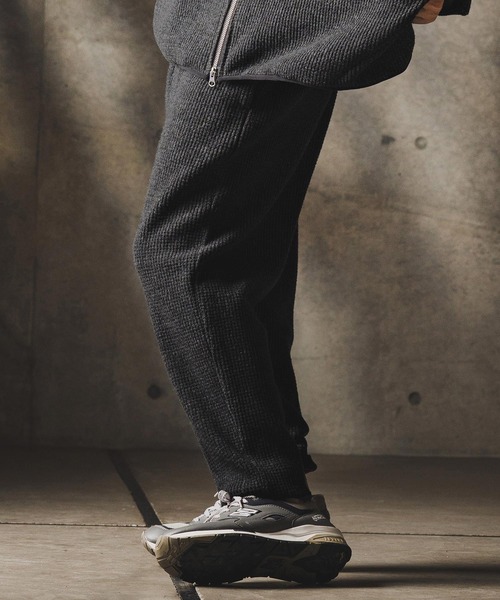 GLIMCLAP(グリムクラップ)の「mp13872-Relax & Slim-fit joggers-Soft brushed waffle fabric- ジョガーパンツ(その他パンツ・メンズ・キナリ/ダークベージュ/ブラック・S/M/L)」の18枚目の写真