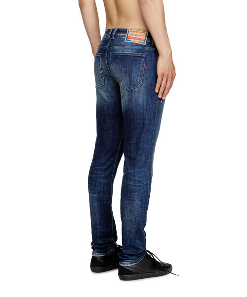 DIESEL(ディーゼル)の「メンズ デニムパンツ SKINNY 1979 SLEENKER L.30(デニムパンツ・メンズ・インディゴブルー・26inch/34inch/30inch/32inch/28inch/36inch)」の2枚目の写真