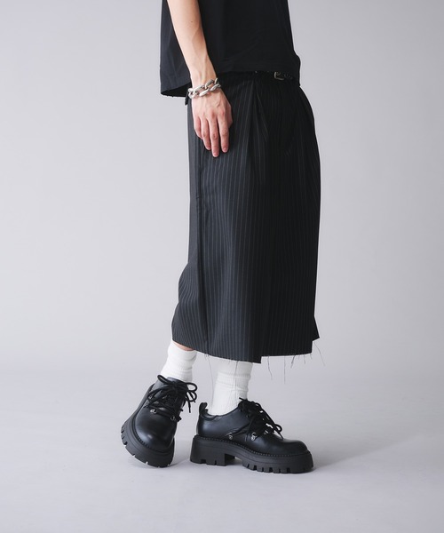 ANDER HUNK(アンダーハンク)の「Studs Design Stripe Slacks Short / スタッズデザインストライプスラックスショーツ(スラックス・メンズ・ブラック・SMALL/MEDIUM/LARGE)」の10枚目の写真