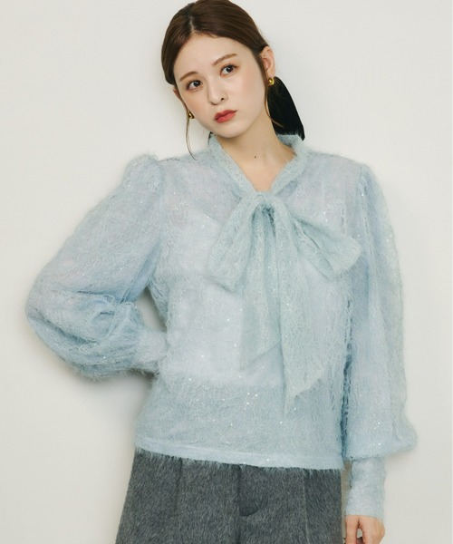 Olu.（オルドット）の「スパンコールレースリボンタイブラウス（シャツ/ブラウス・レディース・ブルー/アイボリー/ブラック・FREE）」の3枚目の写真