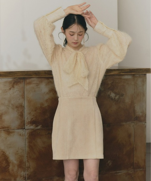 Olu.（オルドット）の「スパンコールレースリボンタイブラウス（シャツ/ブラウス・レディース・ブルー/アイボリー/ブラック・FREE）」の4枚目の写真