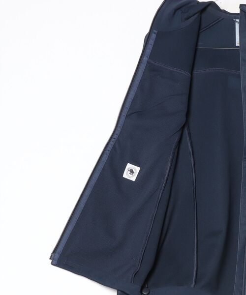 Mammut(マムート)の「アルティメイト 8 ソフトシェル フーデッド ジャケット アジアンフィット / Ultimate VIII SO Hooded Jacket AF Women(ブルゾン・レディース・ネイビー/ブラック・LARGE/MEDIUM/SMALL)」の4枚目の写真