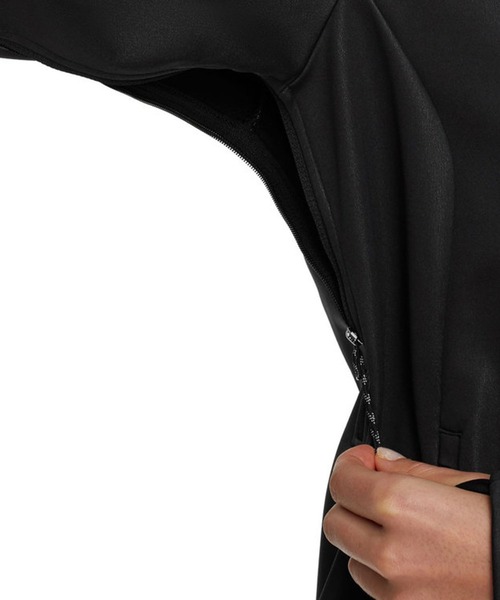 Mammut(マムート)の「アルティメイト 8 ソフトシェル フーデッド ジャケット アジアンフィット / Ultimate VIII SO Hooded Jacket AF Women(ブルゾン・レディース・ネイビー/ブラック・LARGE/MEDIUM/SMALL)」の9枚目の写真