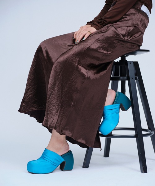 THINGS THAT MATTER（シングス ザット マター）の「SATIN PLATFORM CLOG SANDALS / サテンプラットフォームクロッグサンダル（サンダル・レディース・ピンク/グリーン/ブラック・37/38）」の9枚目の写真