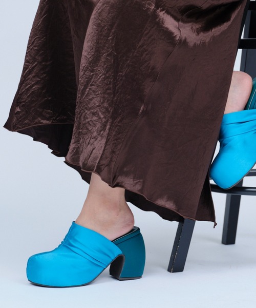 THINGS THAT MATTER（シングス ザット マター）の「SATIN PLATFORM CLOG SANDALS / サテンプラットフォームクロッグサンダル（サンダル・レディース・ピンク/グリーン/ブラック・37/38）」の8枚目の写真