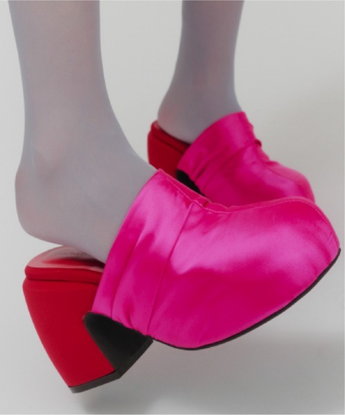 THINGS THAT MATTER(シングス ザット マター)の「SATIN PLATFORM CLOG SANDALS / サテンプラットフォームクロッグサンダル / 厚底ヒール(サンダル・レディース・ピンク/グリーン/ブラック・37/38)」の22枚目の写真