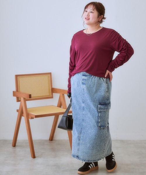 SMILE LAND(スマイルランド)の「<大きいサイズ> ペンシルラインカーゴデニムスカート(ゆったりヒップ)(デニムスカート・レディース・ネイビー系/ブルー系・LL/L/4L/5L/3L)」の5枚目の写真