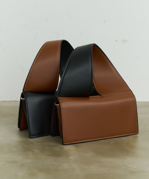 DFFUR.（ディフル）の「カーブハンドル2WAYバイカラーレザーバック（ショルダーバッグ・レディース・ブラック/ブラウン・FREE）」の22枚目の写真