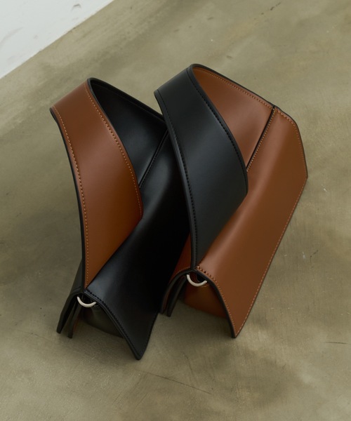 DFFUR.（ディフル）の「カーブハンドル2WAYバイカラーレザーバック（ショルダーバッグ・レディース・ブラック/ブラウン・FREE）」の13枚目の写真