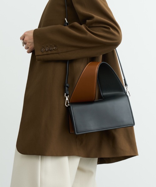 DFFUR.（ディフル）の「カーブハンドル2WAYバイカラーレザーバック（ショルダーバッグ・レディース・ブラック/ブラウン・FREE）」の19枚目の写真