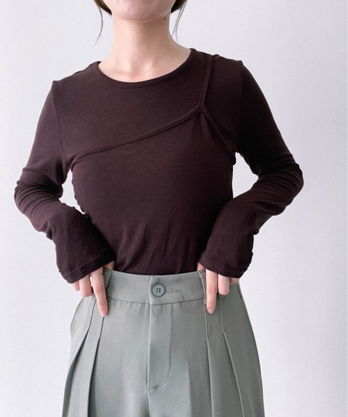 on:nue（オンニュ）の「【on:nue】 [着用動画あり！/5色展開] アシメレイヤードリブカットソー（Tシャツ/カットソー・レディース・バーガンディー/ホワイト/ブラック/レッドパープル/グレー・FREE）」の7枚目の写真