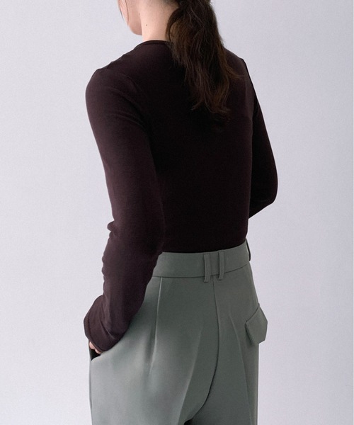 on:nue（オンニュ）の「【on:nue】 [着用動画あり！/5色展開] アシメレイヤードリブカットソー（Tシャツ/カットソー・レディース・バーガンディー/ホワイト/ブラック/レッドパープル/グレー・FREE）」の9枚目の写真