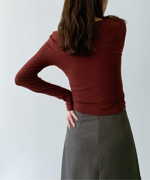 on:nue（オンニュ）の「【on:nue】 [着用動画あり！/5色展開] アシメレイヤードリブカットソー（Tシャツ/カットソー・レディース・バーガンディー/ホワイト/ブラック/レッドパープル/グレー・FREE）」の21枚目の写真