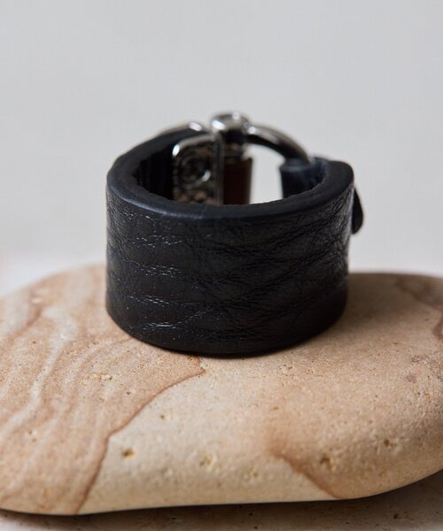 ear PAPILLONNER（イアパピヨネ）の「《牛革》バックルレザーリング（リング・レディース・ブラック/ベージュ/ブラック系その他2/ブラウン・ONE SIZE）」の17枚目の写真