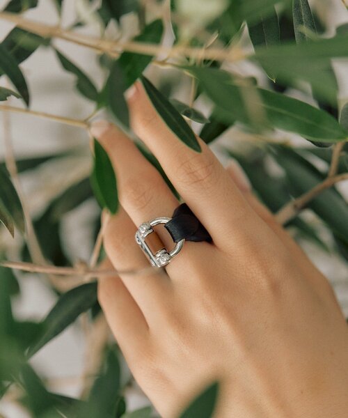 ear PAPILLONNER（イアパピヨネ）の「《牛革》バックルレザーリング（リング・レディース・ブラック/ベージュ/ブラック系その他2/ブラウン・ONE SIZE）」の19枚目の写真