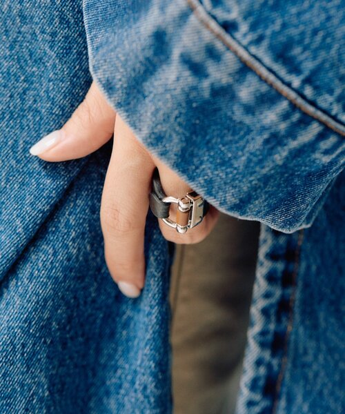 ear PAPILLONNER（イアパピヨネ）の「《牛革》バックルレザーリング（リング・レディース・ブラック/ベージュ/ブラック系その他2/ブラウン・ONE SIZE）」の21枚目の写真