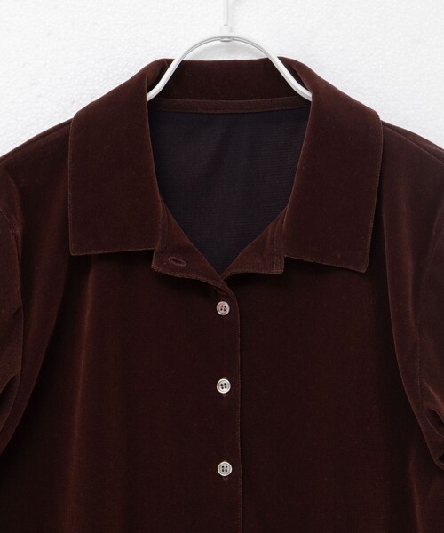 NOLLEY’S（ノーリーズ）の「【MAQWEL/マクウェル】ウォッシャブルベロア半袖シャツ（シャツ/ブラウス・レディース・ブラウン/カーキ・FREE）」の3枚目の写真