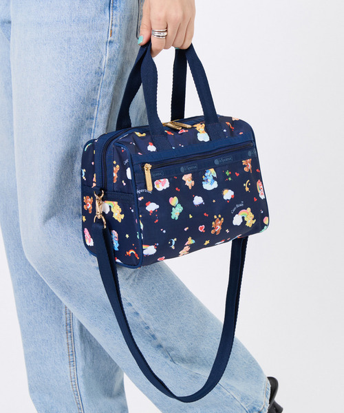 LeSportsac(レスポートサック)の「EVERYDAY SM SATCHEL ケアベアドリームズネイビー(ショルダーバッグ・レディース・ブルー・FREE)」の2枚目の写真