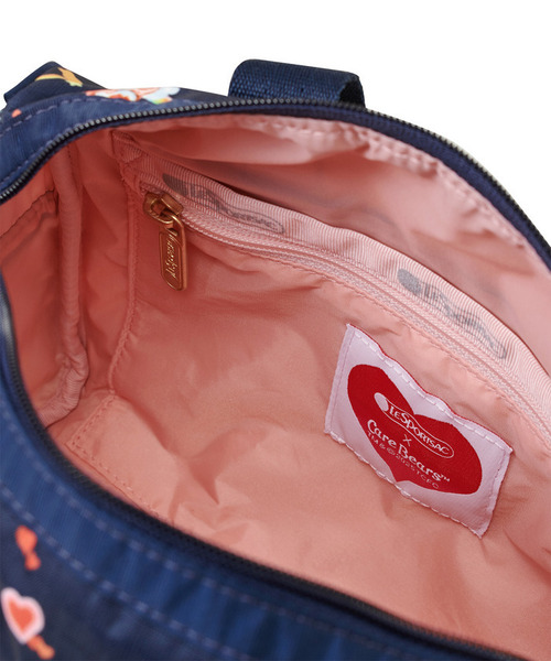 LeSportsac(レスポートサック)の「EVERYDAY SM SATCHEL ケアベアドリームズネイビー(ショルダーバッグ・レディース・ブルー・FREE)」の8枚目の写真