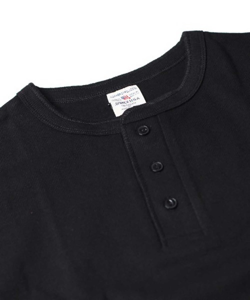 AVIREX（アヴィレックス）の「AVIREX -DAILY S/S RIB HENLY NECK TEE（Tシャツ/カットソー・メンズ・ブラック/ホワイト・S/M/L/XL）」の8枚目の写真