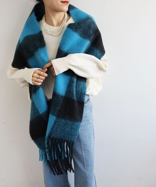 le.coeur blanc（ルクールブラン）の「ビッグフリンジチェックストール（ストール/ショール・レディース・ブルー/レッド/グリーン・FREE）」の13枚目の写真