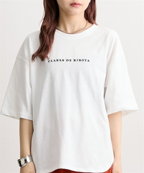 nissen(ニッセン)の「綿混オーバーサイズきれいめロゴTシャツ(Tシャツ/カットソー・レディース・ブラック系1/ブラック系3/ホワイト系4/ホワイト系3/ブラック系2/ブラウン系1/ホワイト系1/ホワイト系2/ブラック系4・M/L)」の4枚目の写真